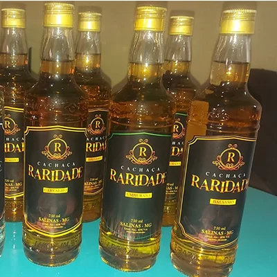 Cachaça Raridade Carvalho da cidade de Salinas (670ml)