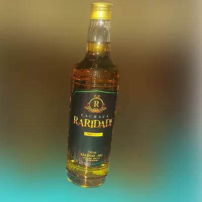 Cachaça Raridade Umburana da cidade de Salinas (670ml)